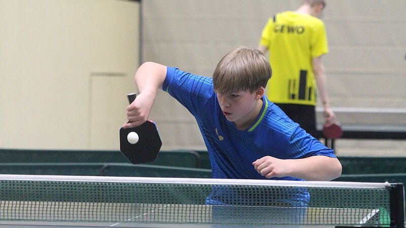 Lukas Wotka kämpft sich unter den 32 besten Nachwuchsspielern auf Platz 22 bei seiner Premiere auf Bundesebene